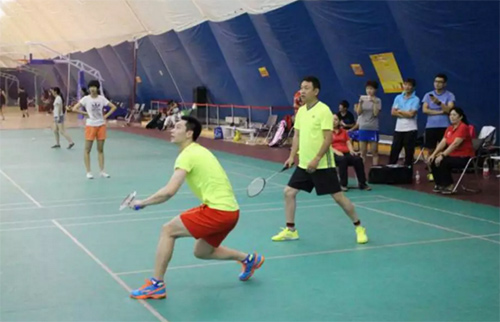 14世界羽毛球冠軍劉小龍、前央視著名主持人楊柳與選手進行羽毛球友誼賽（第三屆）.jpg